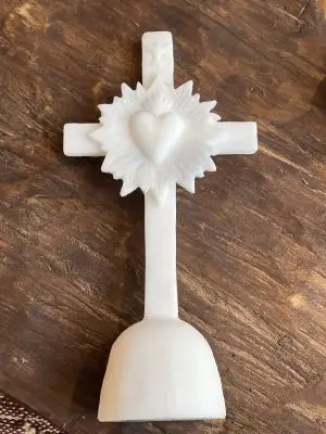 Croix cœur de lumière en cire – blanc