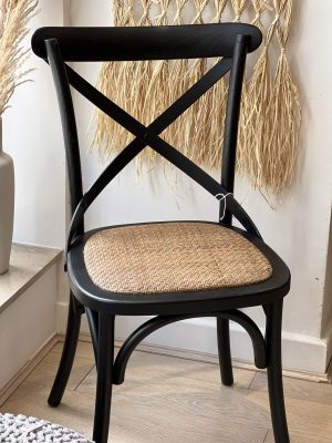 Chaise en bois avec rotin – noir